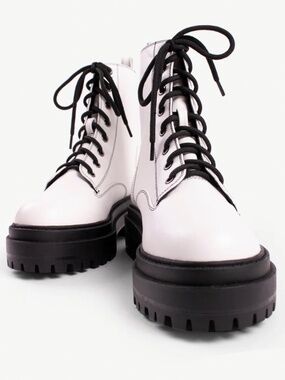 💐NEW WITH TAGS💐 RAID Obey Chunky Hiker Boot in White - size 37 (6.5-7)